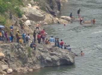 Indigenous Lenca people organized a human barricade to stop a dam on the Gualcarque river. (Photo courtesy of School of Americas Watch)